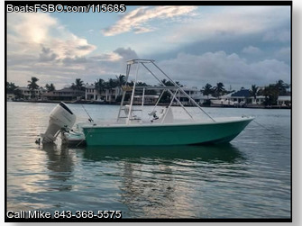 Robalo Center Console Fly Bridge