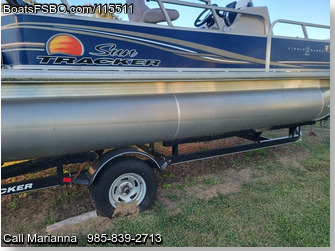 Sun Tracker FISHIN BARGE 22 DLX